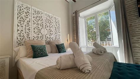 apartamentos adriano sevilla.